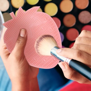 Inicio limpiar-las-brochas-de-maquillaje