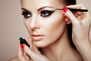 el-maquillaje-puede-afectar-la-salud-de-los-ojos