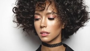 Inicio Iluminar el rostro con maquillaje si utilizas lentes