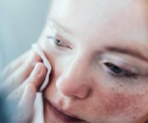 principales-desventajas-del-uso-de-maquillaje