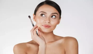 maquillaje-que-resalte-los-ojos-negros